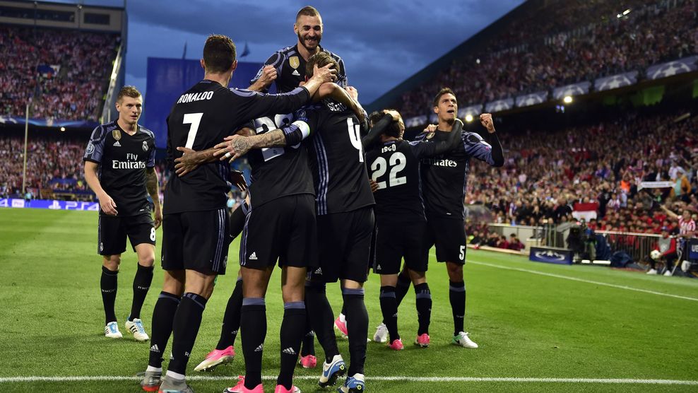 Real Madrid players celebrate Isco's goal against Atletico Madrid