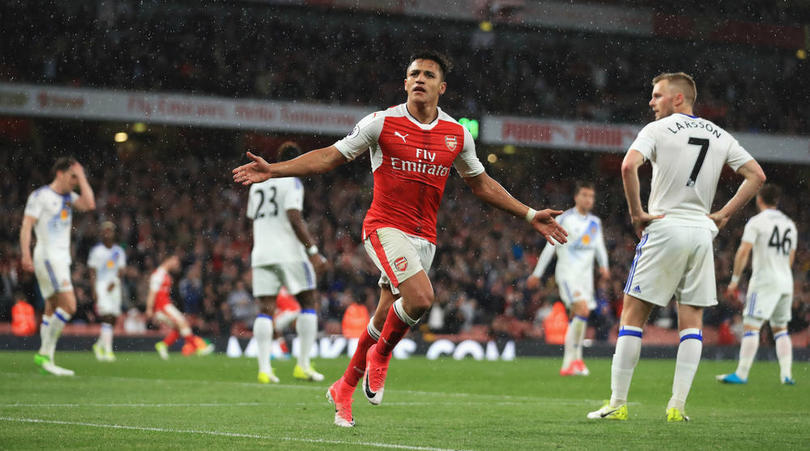 Alexis Sanchez celebrates his goal