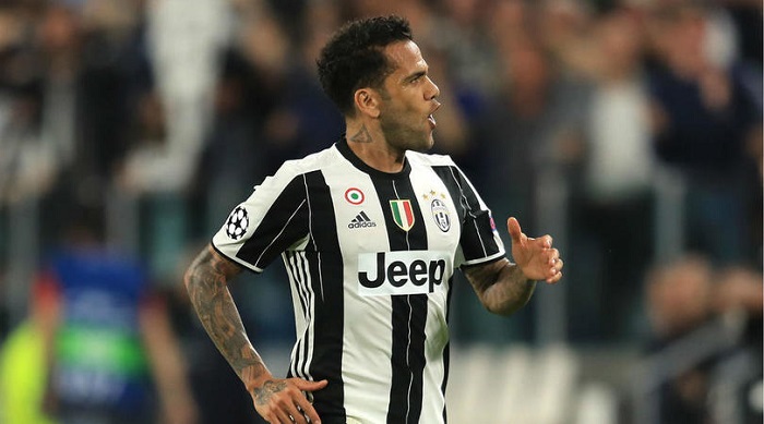 Juventus' Daniel Alves celebrates his goal