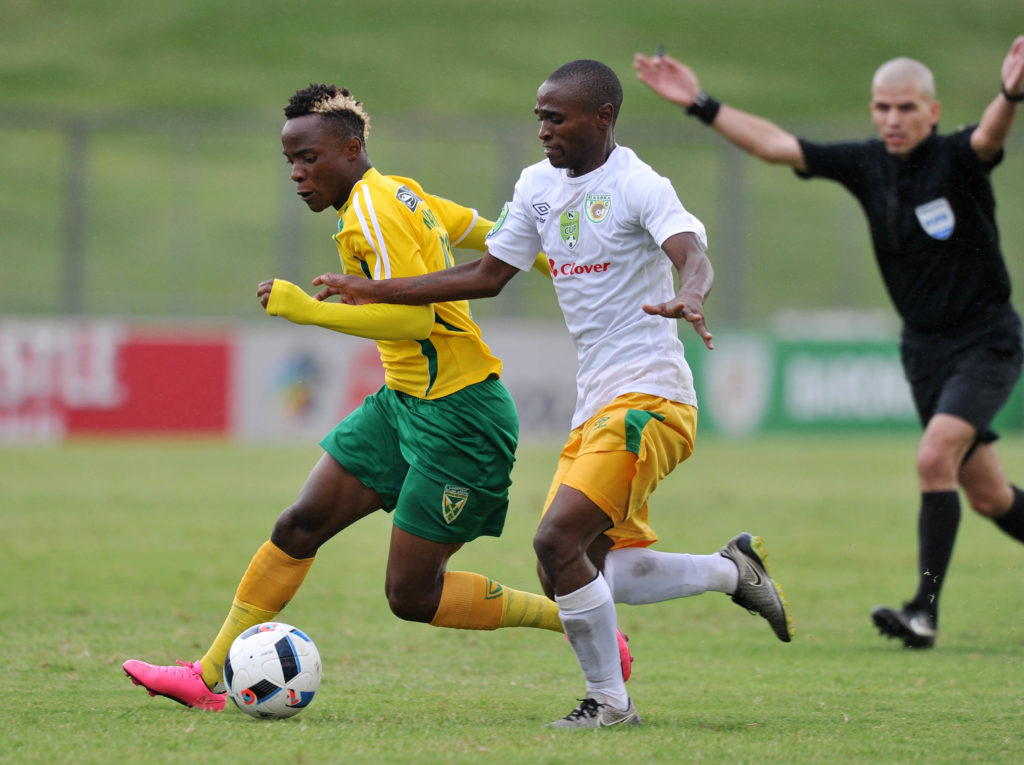 Kudakweshe Mahachi challenged by Lala Ntsoane