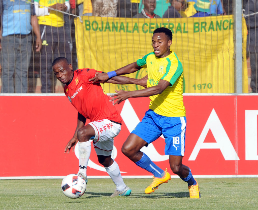 Themba Zwane challenges Lindokuhle Mbatha in the Absa Premiership