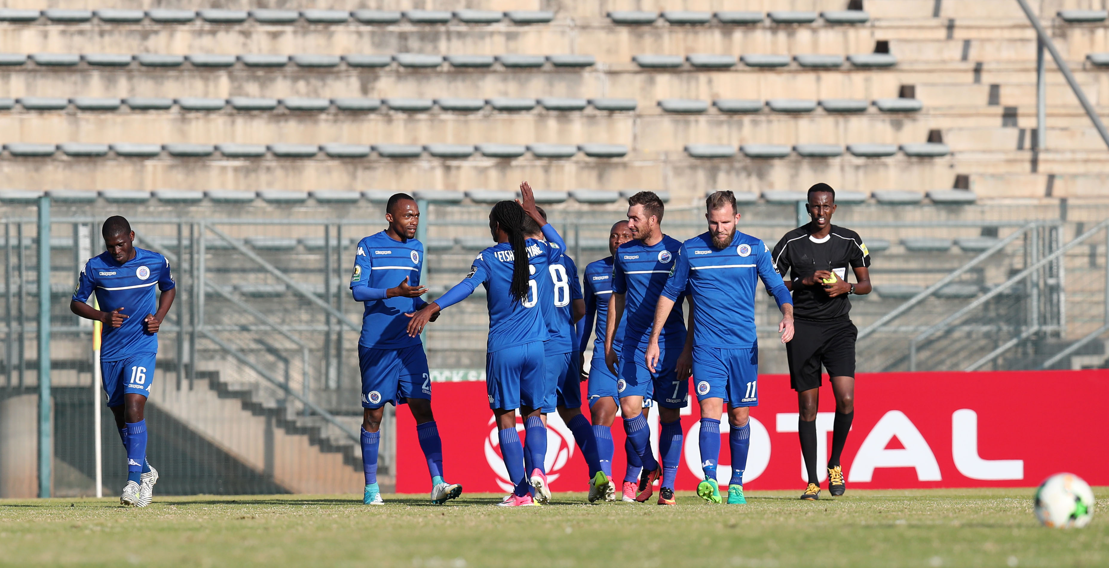 Thabo Mnyamane celebrates goal with his teammates