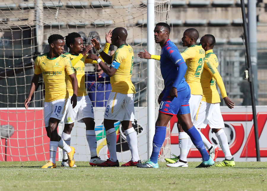 Hlompho Kekana celebrates goal with teammates