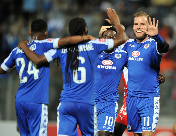 Jeremy Brockie celebrates goal with teammates