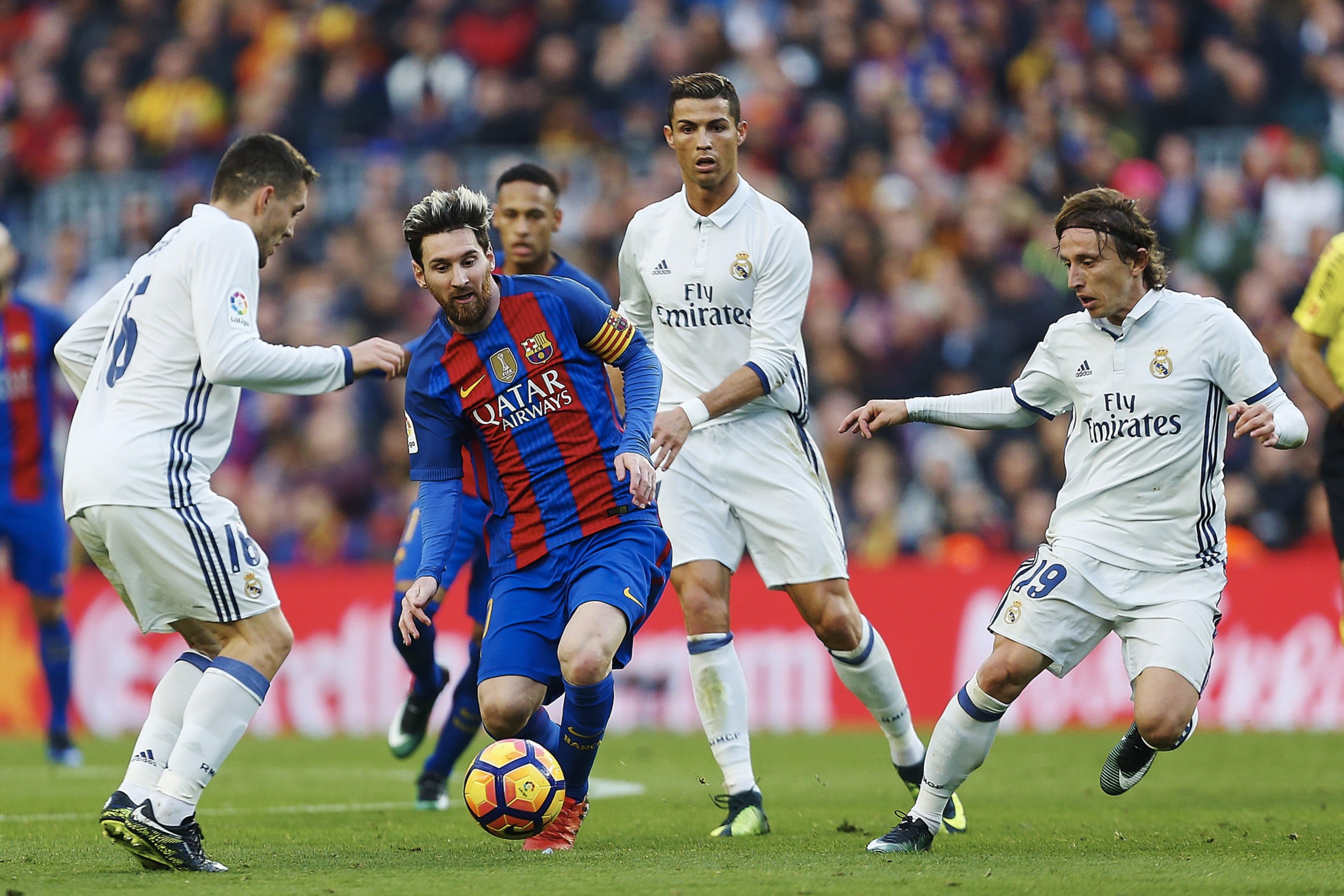 Leo Messi fights for the ball with Luka Modric and Mateo Kovacic