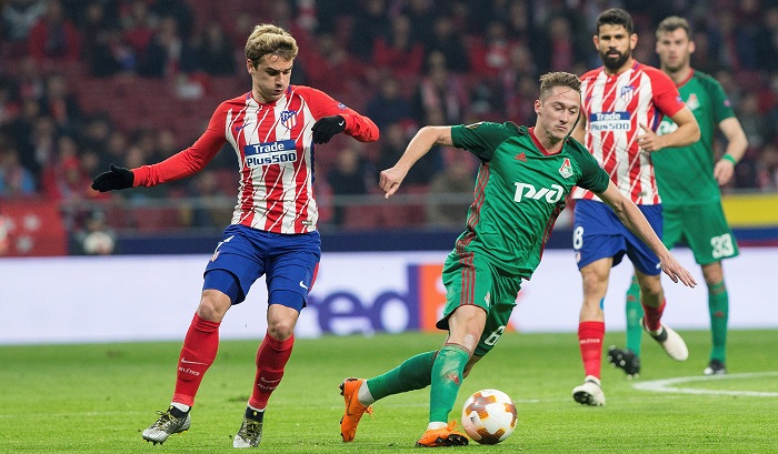 Antoine Griezmann in action against Anton Miranchuk