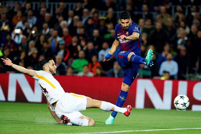 FC Barcelona's forward Luis Suarez and AS Roma's winger Alessandro Florenzi