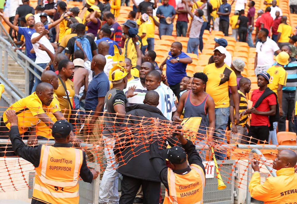 Angry Chiefs fans throwing objects to Steve Komphela and players leaving the field