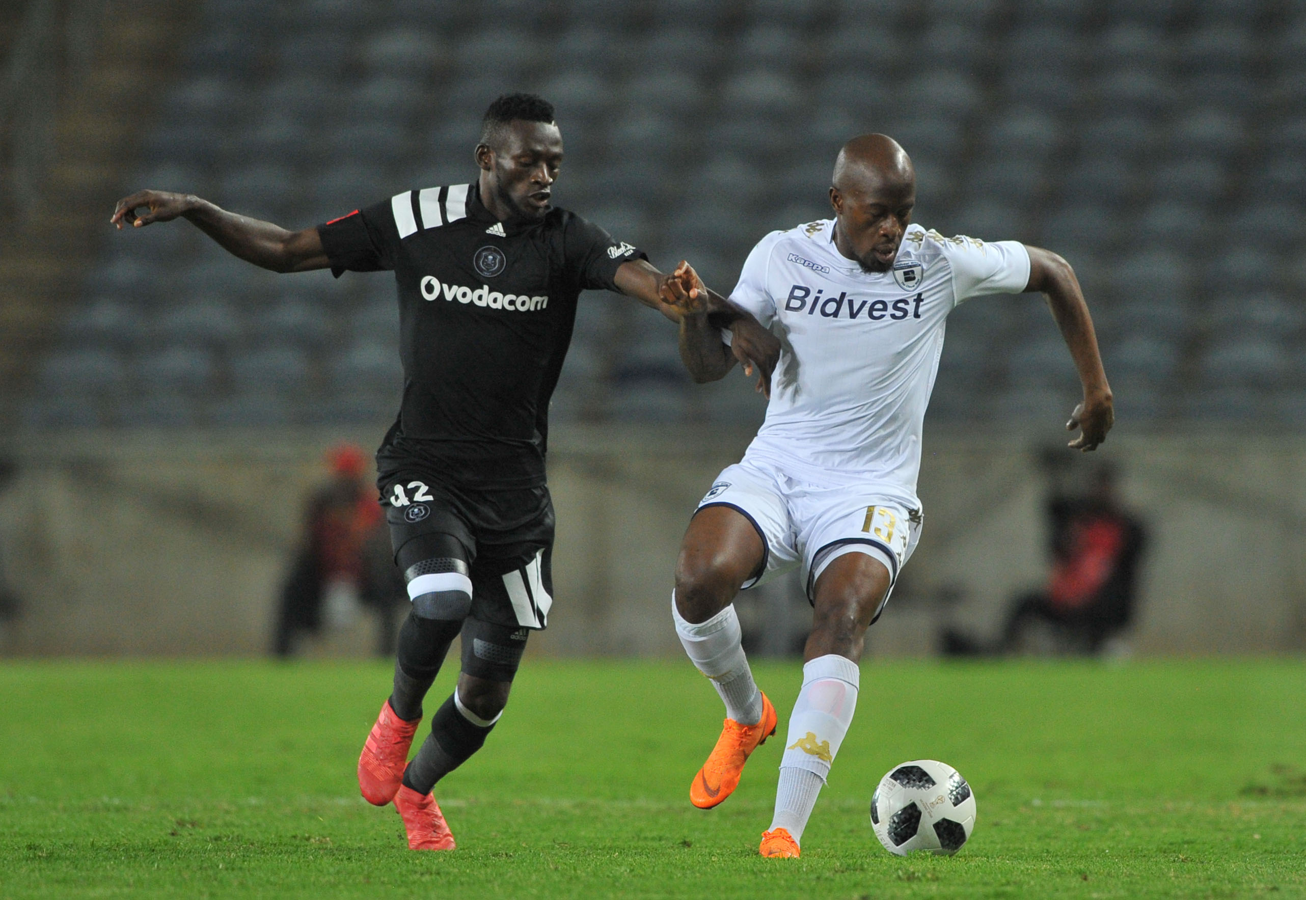 Augustine Mulenga challenges Sifiso Hlanti