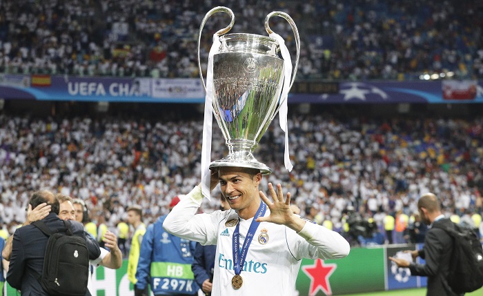 Real Madrid's Cristiano Ronaldo celebrates with the UCL trophy.