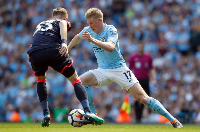 Manchester City's Kevin De Bruyne and Huddersfield Town's Florent Hadergjonaj battle for the ball.