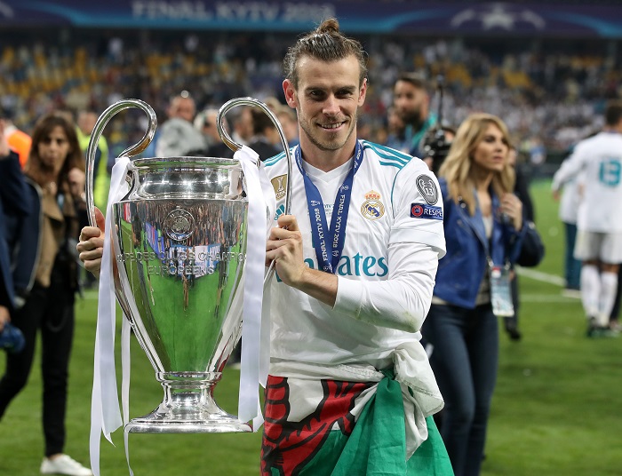 Real Madrid's Gareth Bale celebrates with the UCL trophy.