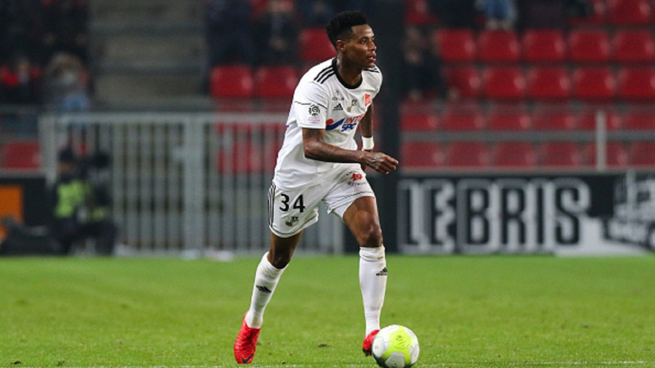 Amiens midfielder Bongani Zungu