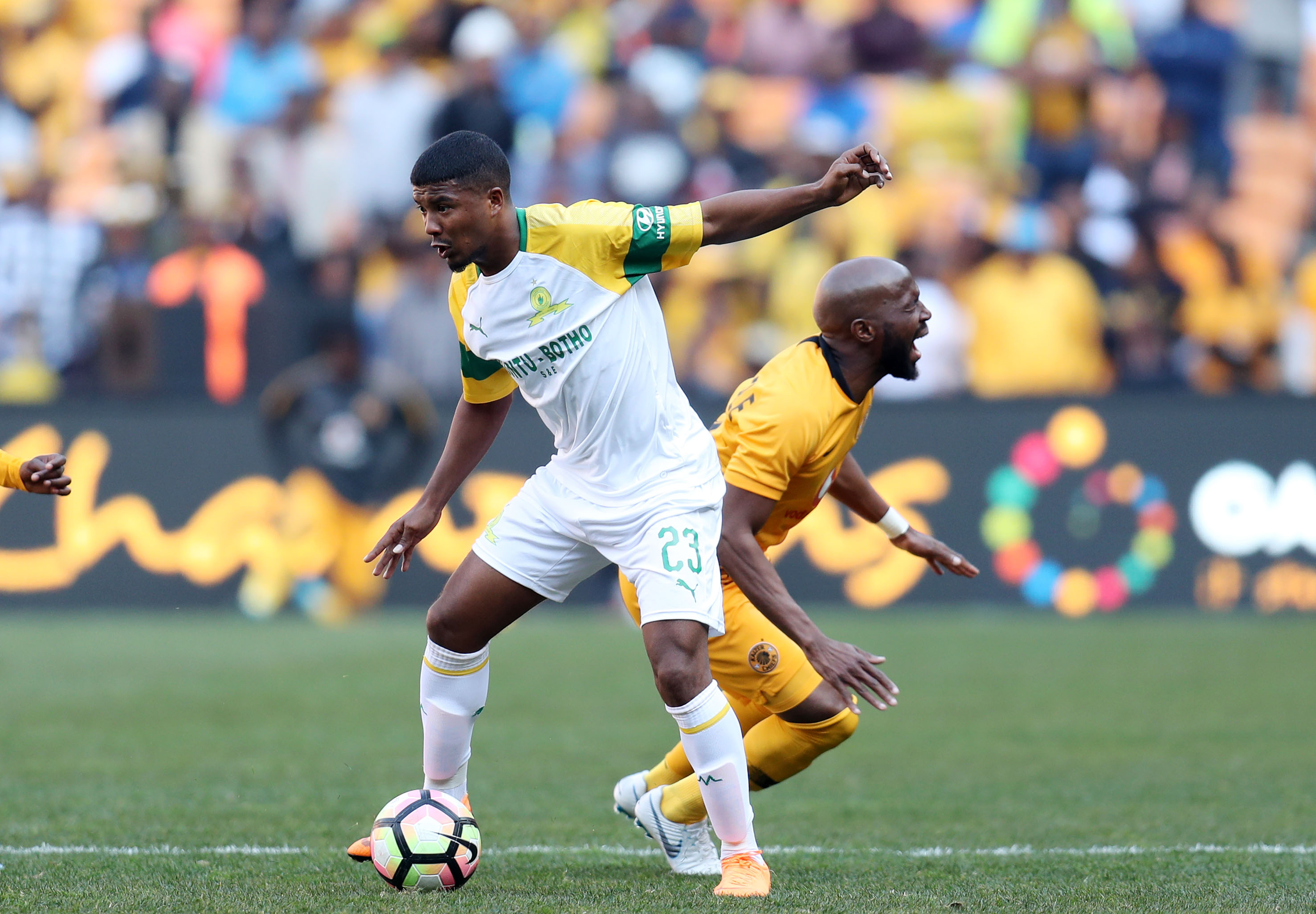 Lyle Lakay fouls Ramahlwe Mphahlele