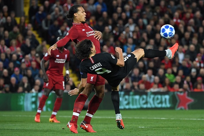 Virgil van Dijk of Liverpool and Edinson Cavani battle for the ball.