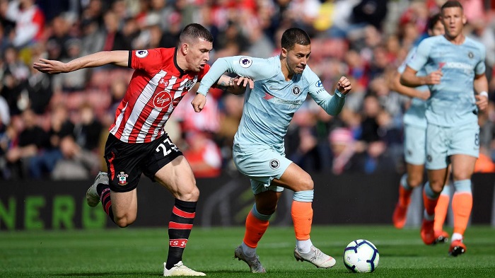 Eden Hazard of Chelsea evades a challenge from Southampton's Pierre-Emile Hojbjerg.