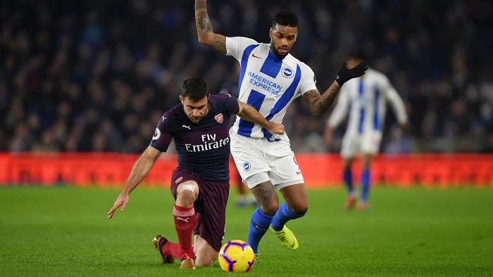 Sokratis Papastathopoulos of Arsenal and Jurgen Locadia of Brighton