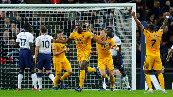 Wolves stun Spurs