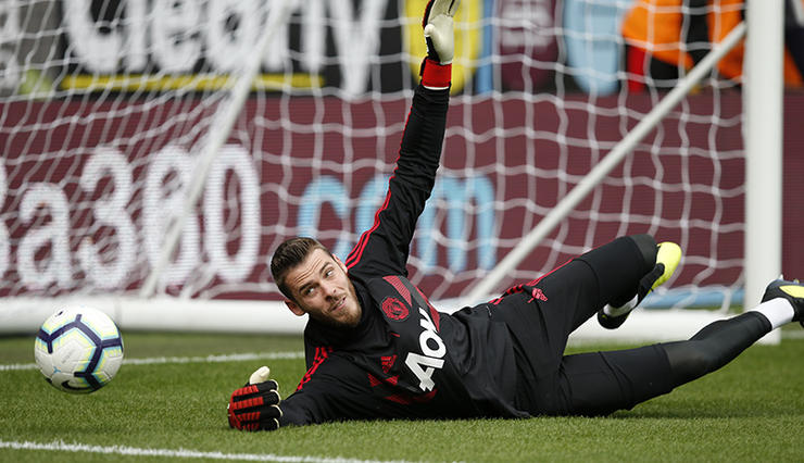 David De Gea of Manchester United warms up before the Premier League match at the Turf Moor Stadium, Burnley. Picture date 2nd September 2018. Picture credit should read: Andrew Yates/Sportimage via PA Images