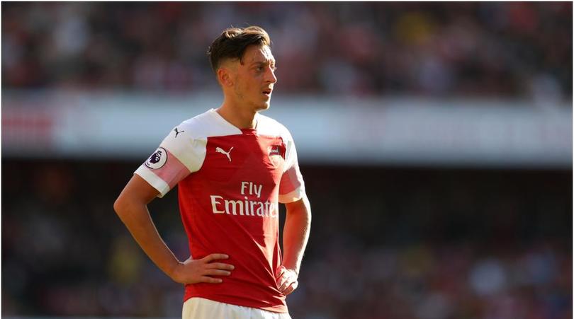 Emery not thinking about Ozil speculation