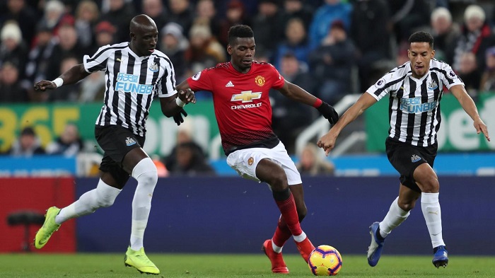 Man Utd edge Newcastle