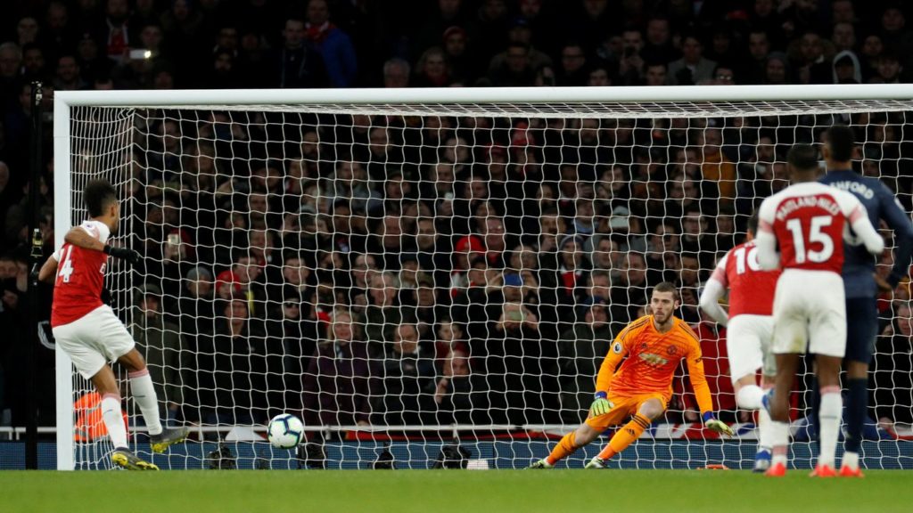 Arsenal punish wasteful United to go fourth