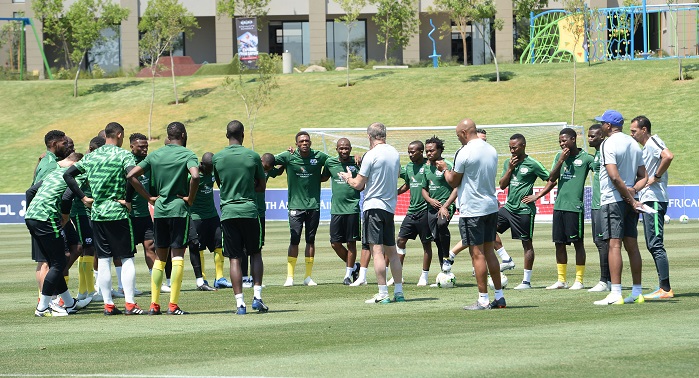 Stuart Baxter, coach of Bafana Bafana chats with players during a training session