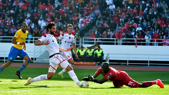 Salaheddine Saidi of Wydad Athletic Club challenged by Denis Onyango of Mamelodi Sundowns