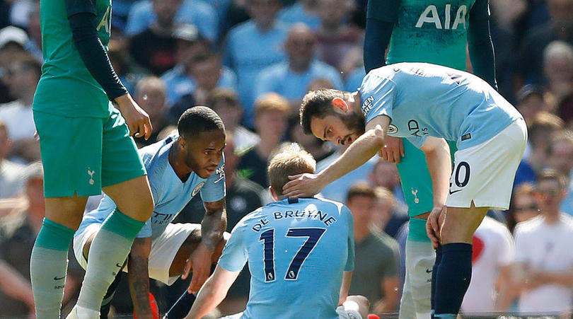 Manchester City's Kevin De Bruyne sits injured