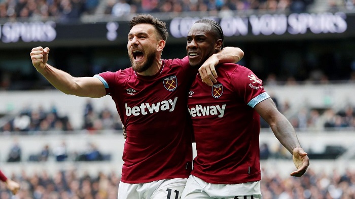 Robert Snodgrass and Michail Antonio of West Ham United celebrate