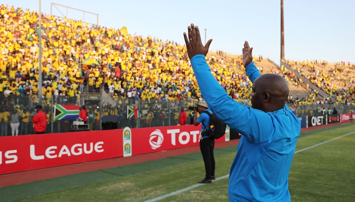 Pitso Mosimane, coach of Sundowns thanks the fans after their 2018/19 CAF Champions League exit