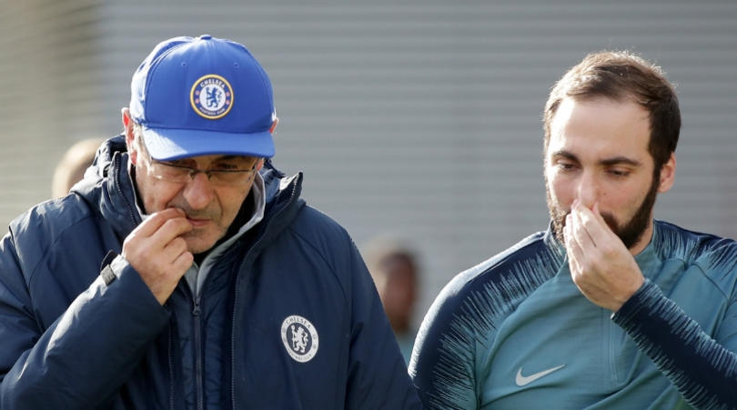 Maurizio Sarri and Gonzalo Higuain of Chelsea