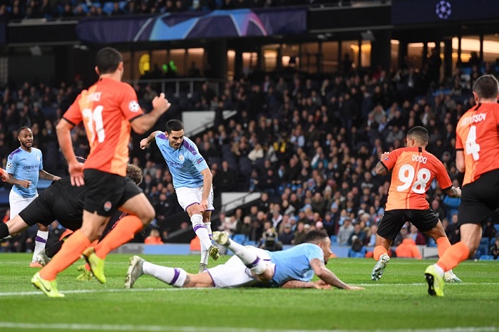 Ilkay Gundogon scores for Manchester City