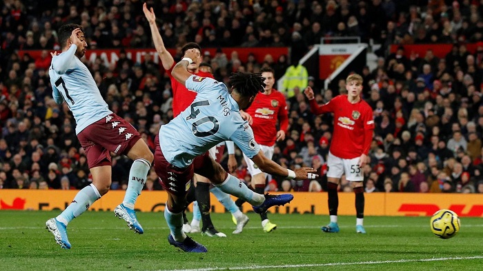 Tyrone Mings scoring for Aston Villa against Manchester United