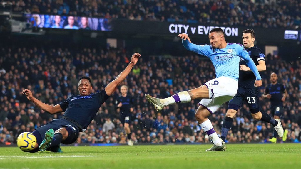 Jesus double guides Man City past Everton