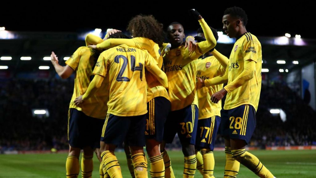 Arsenal battle into FA Cup quarter-finals