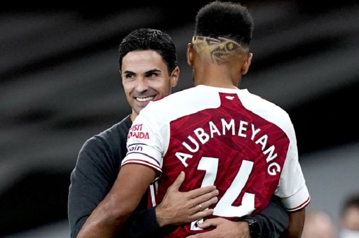 Mikel Arteta and Aubameyang of Arsenal